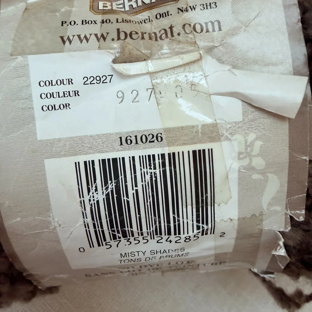 New Bernat Soft Boucle Yarn Misty Shades #22927 Brown 5 oz 255 Yds Bulky New - Picture 3 of 4